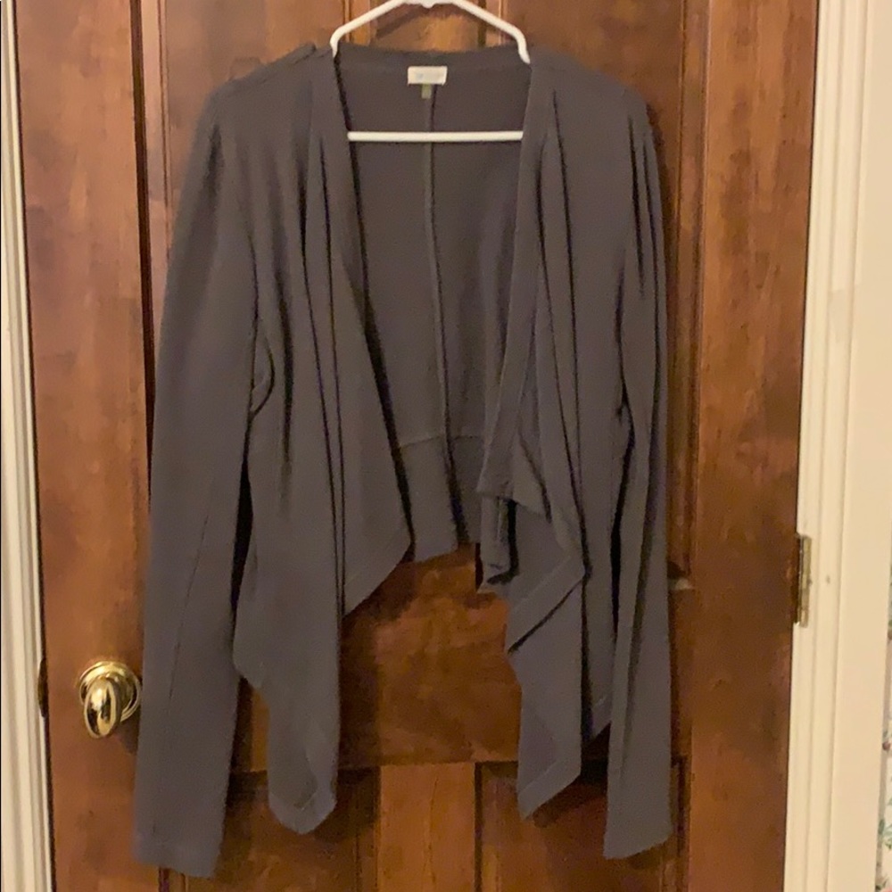 Flowy open sweater with tailored back